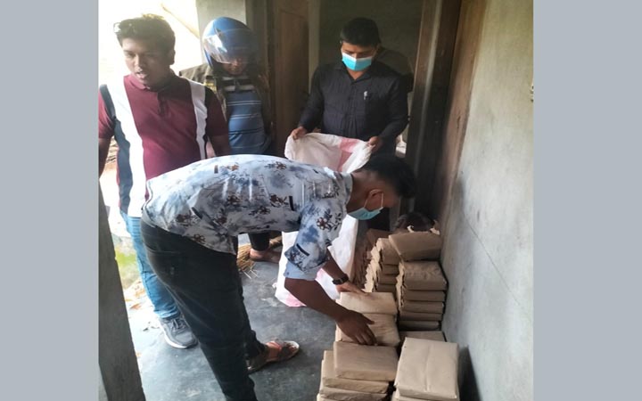 কুষ্টিয়ায় নকল ব্যান্ডরোলযুক্ত নাসির বিড়িসহ বিড়ি তৈরির উপকরণ জব্দ